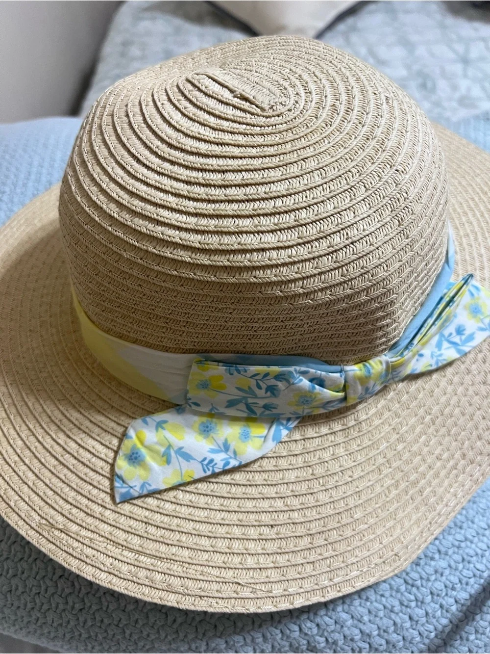Beige Kids Straw Sun Hat with Pastel Blue & Yellow Floral Bow EUC Youth Girl